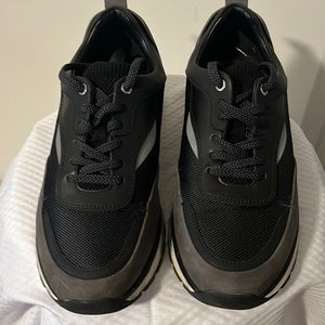 Zara men vintage sneakers, size 7 men.